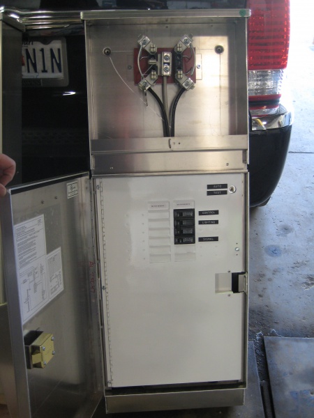 File:TRF PQL SL CAT PacificUtilityProducts 1-CircuitControllerCabinet InsideFront.JPG