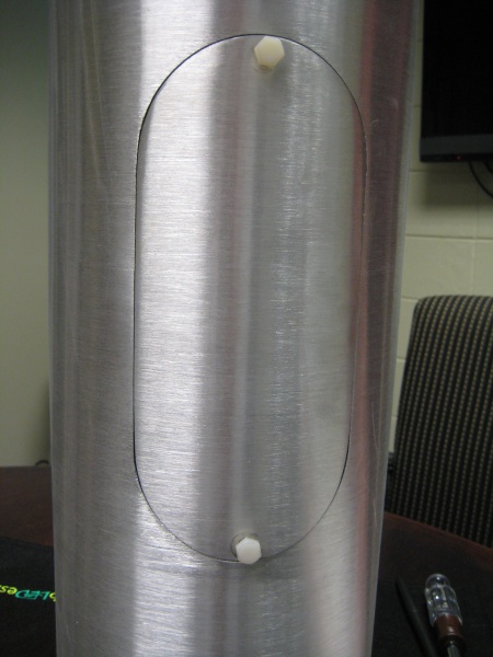 File:TRF PQL SL PHOT Valmont Lightpole HandholeCover.JPG